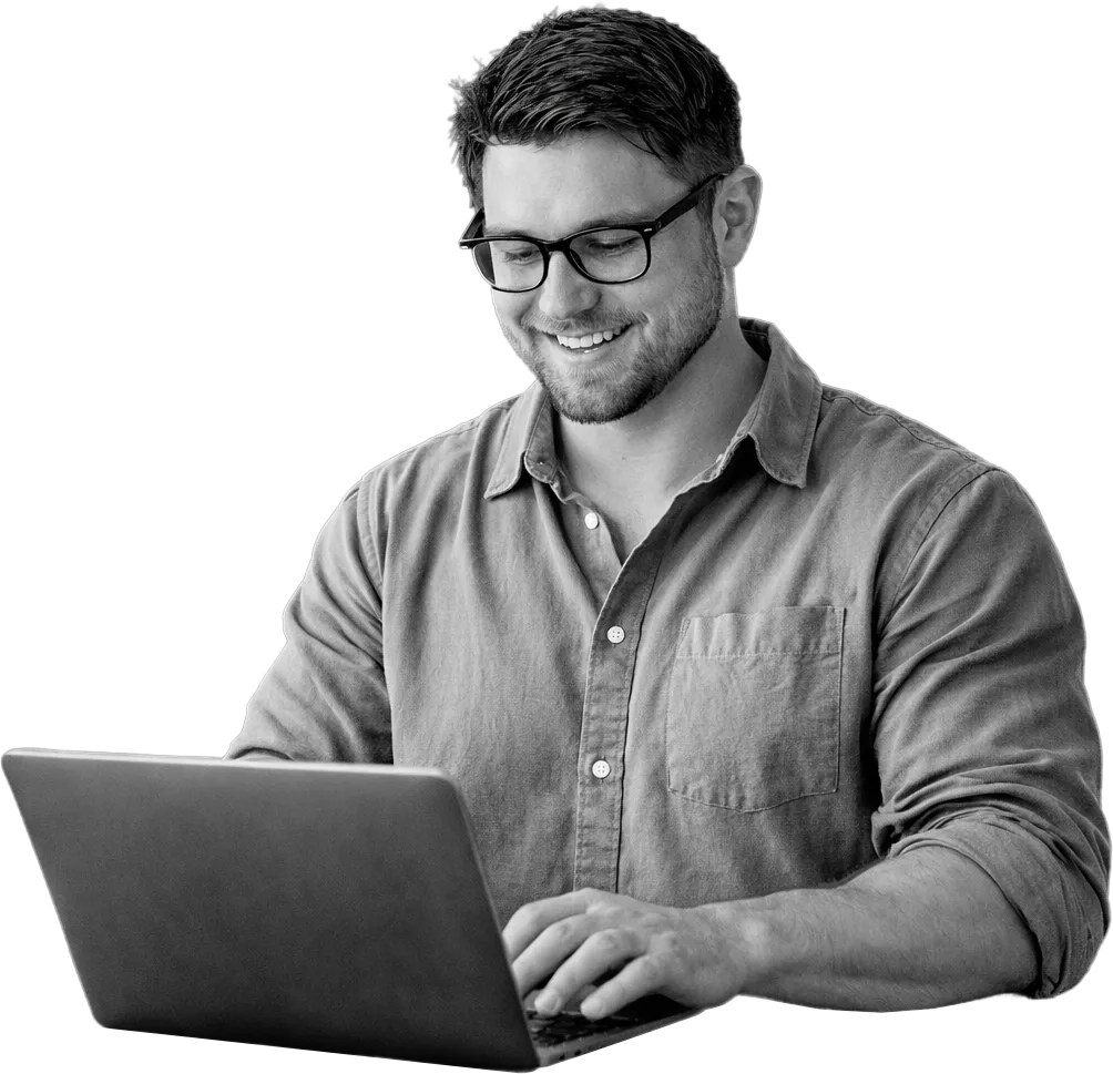 Виталий - разработчик DeltaSoft за рабочим местом